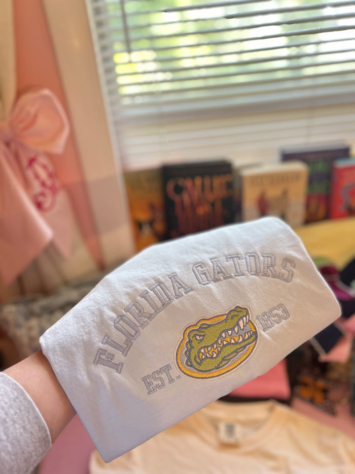 Gator Embroidered T-Shirt ✨pastel threads✨ Comfort Colors XL Chambray brand new perfect condition