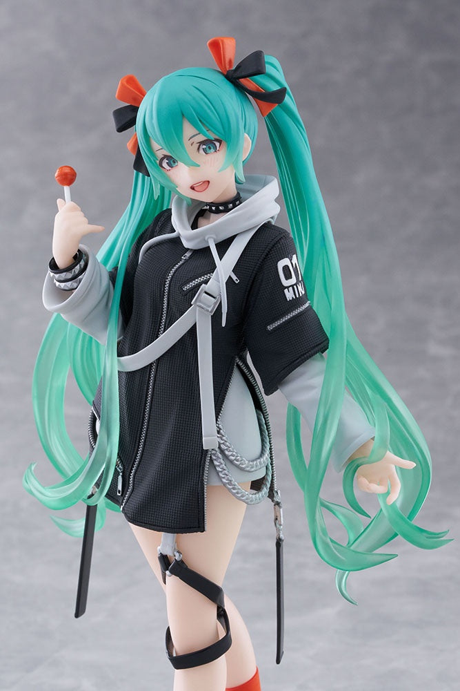 Hatsune Miku Figure   Fashion Punk Ver