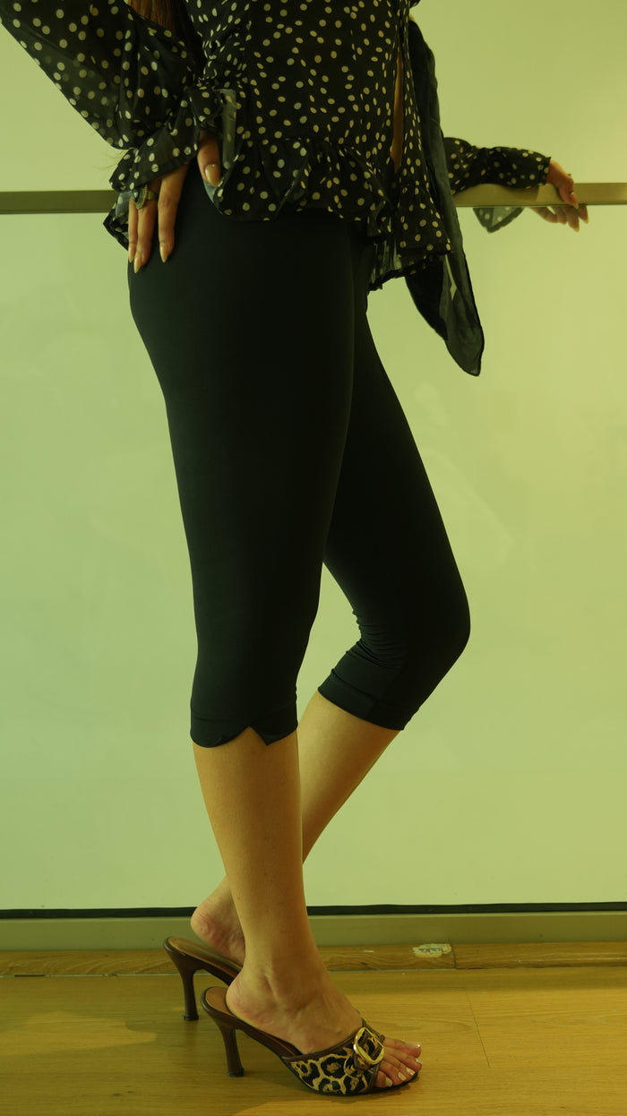 Sally Black Capris